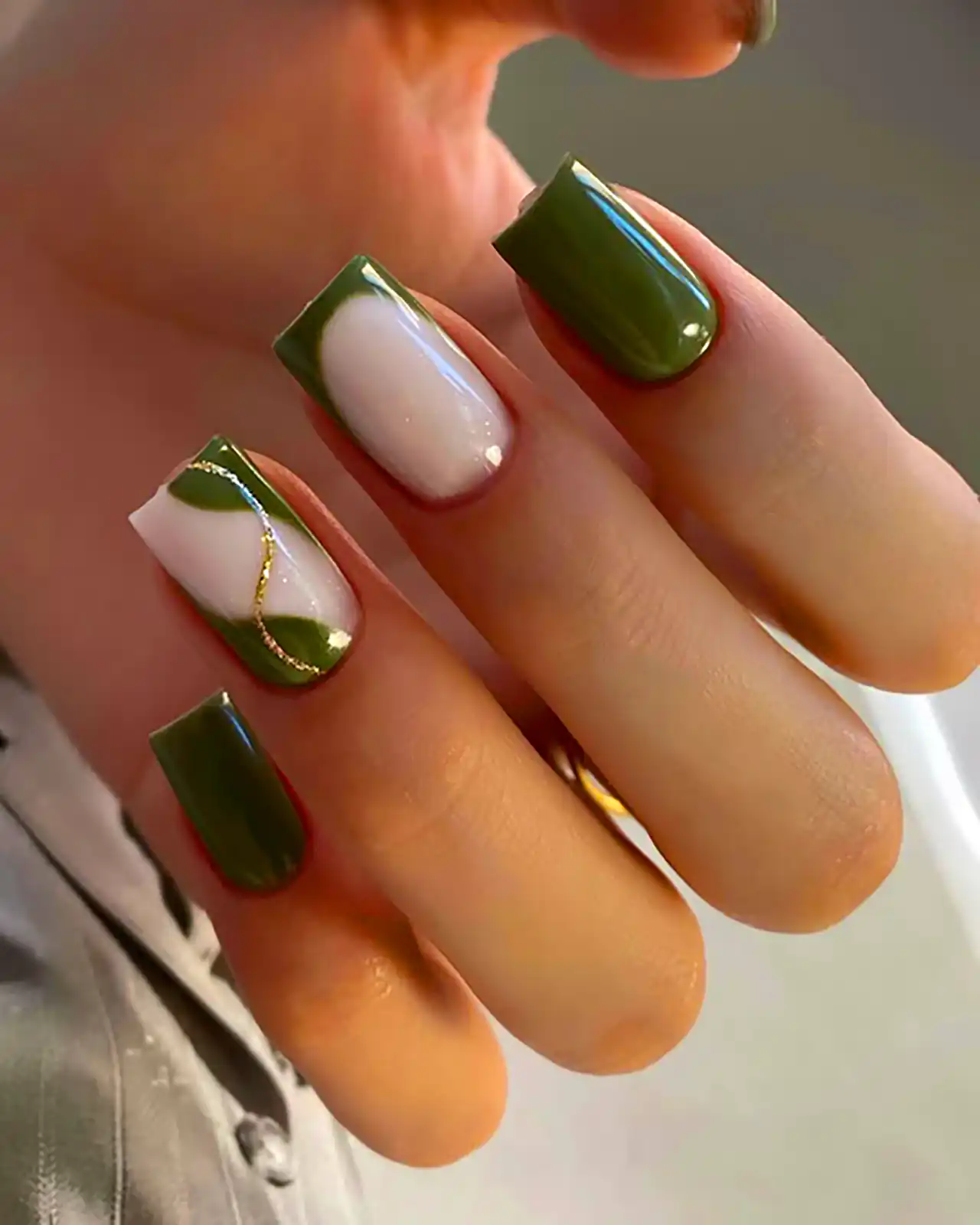 دیزاین ناخن سبز انتزاعی 