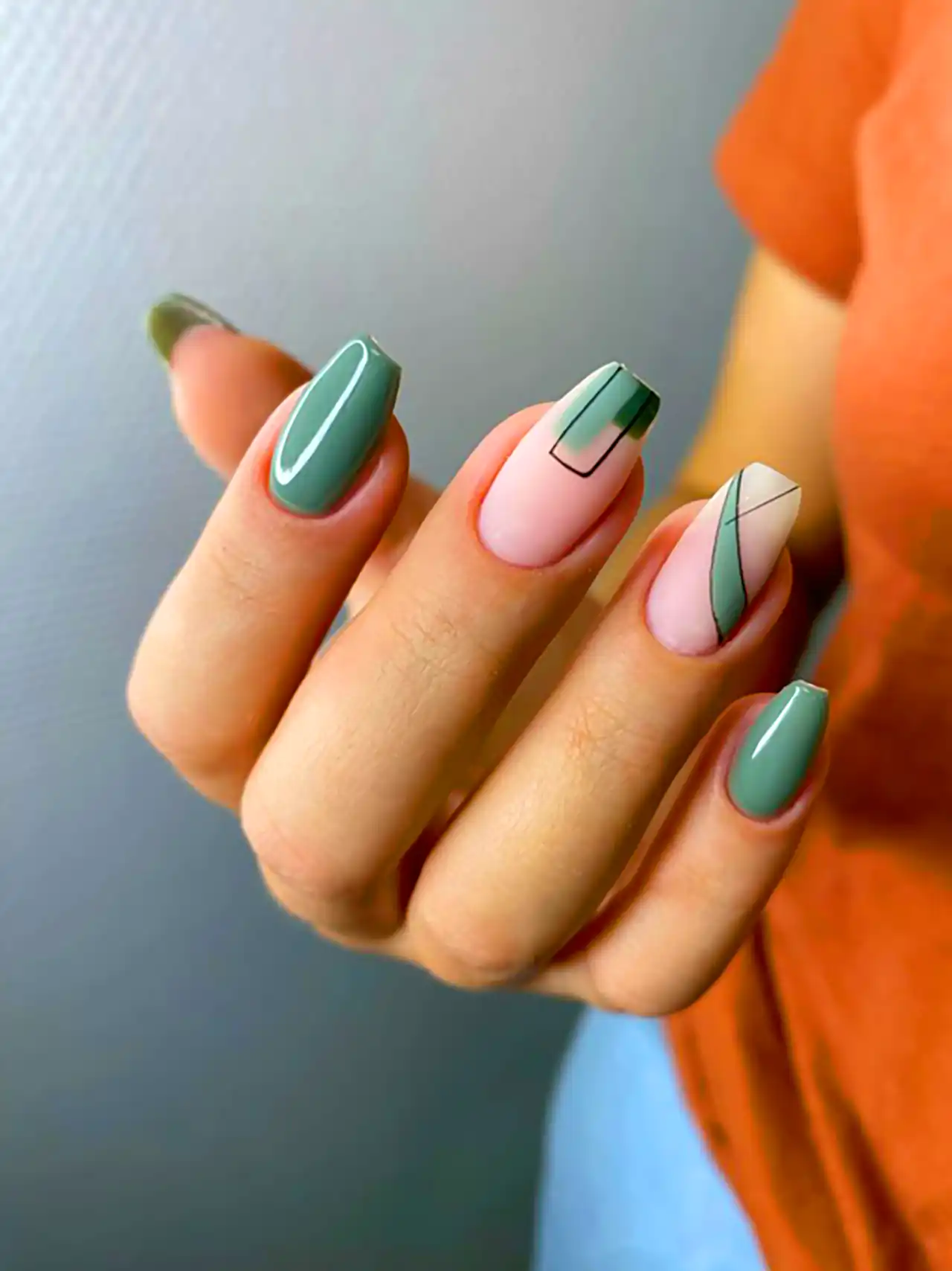 دیزاین ناخن سبز انتزاعی 