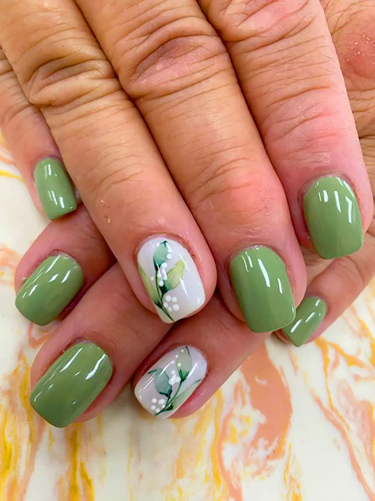 دیزاین ناخن سبز انتزاعی 