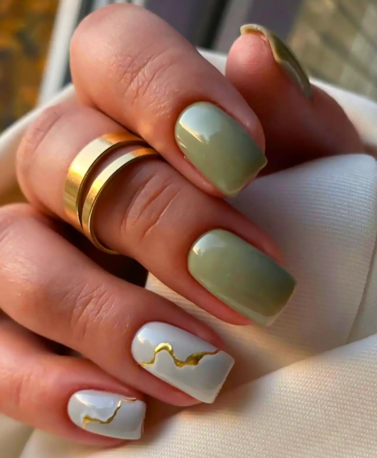 دیزاین ناخن سبز انتزاعی 