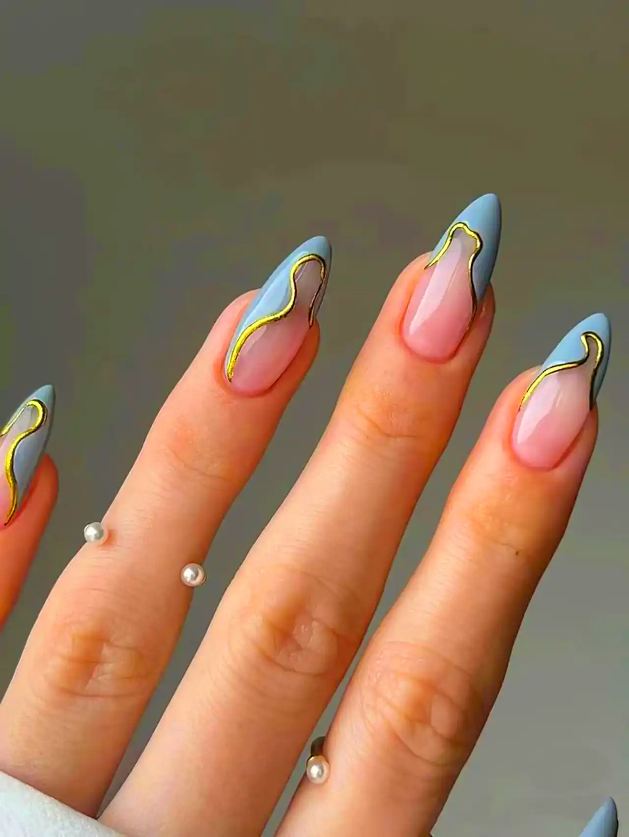 دیزاین ساده و شیک ناخن 