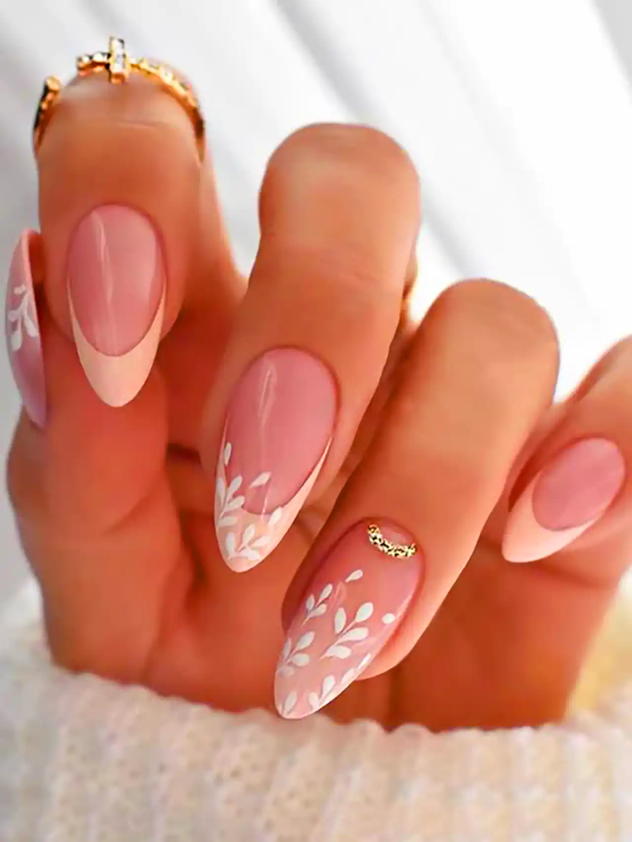 دیزاین ساده و شیک ناخن 