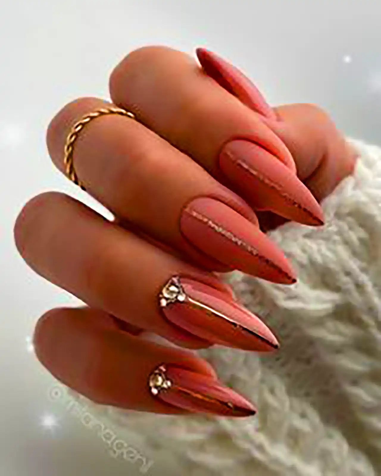 دیزاین ساده و شیک ناخن 