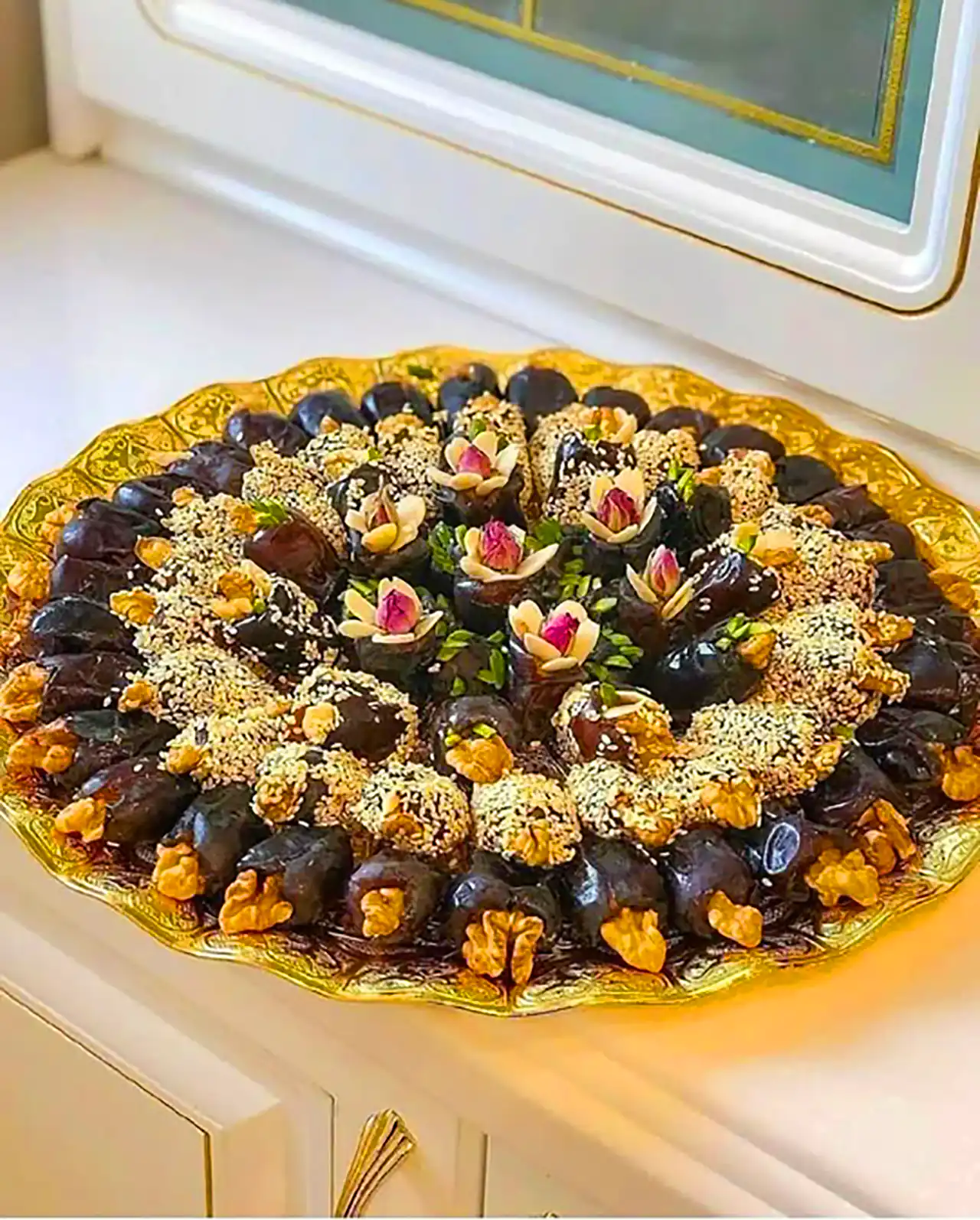 دیزاین شیک خرما با مغزها 