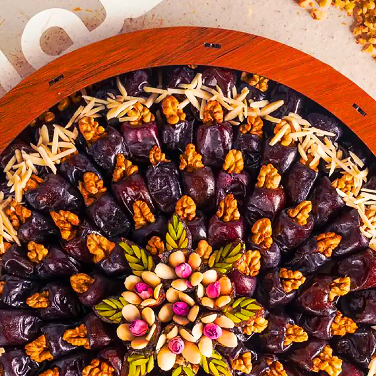 دیزاین شیک خرما با مغزها 