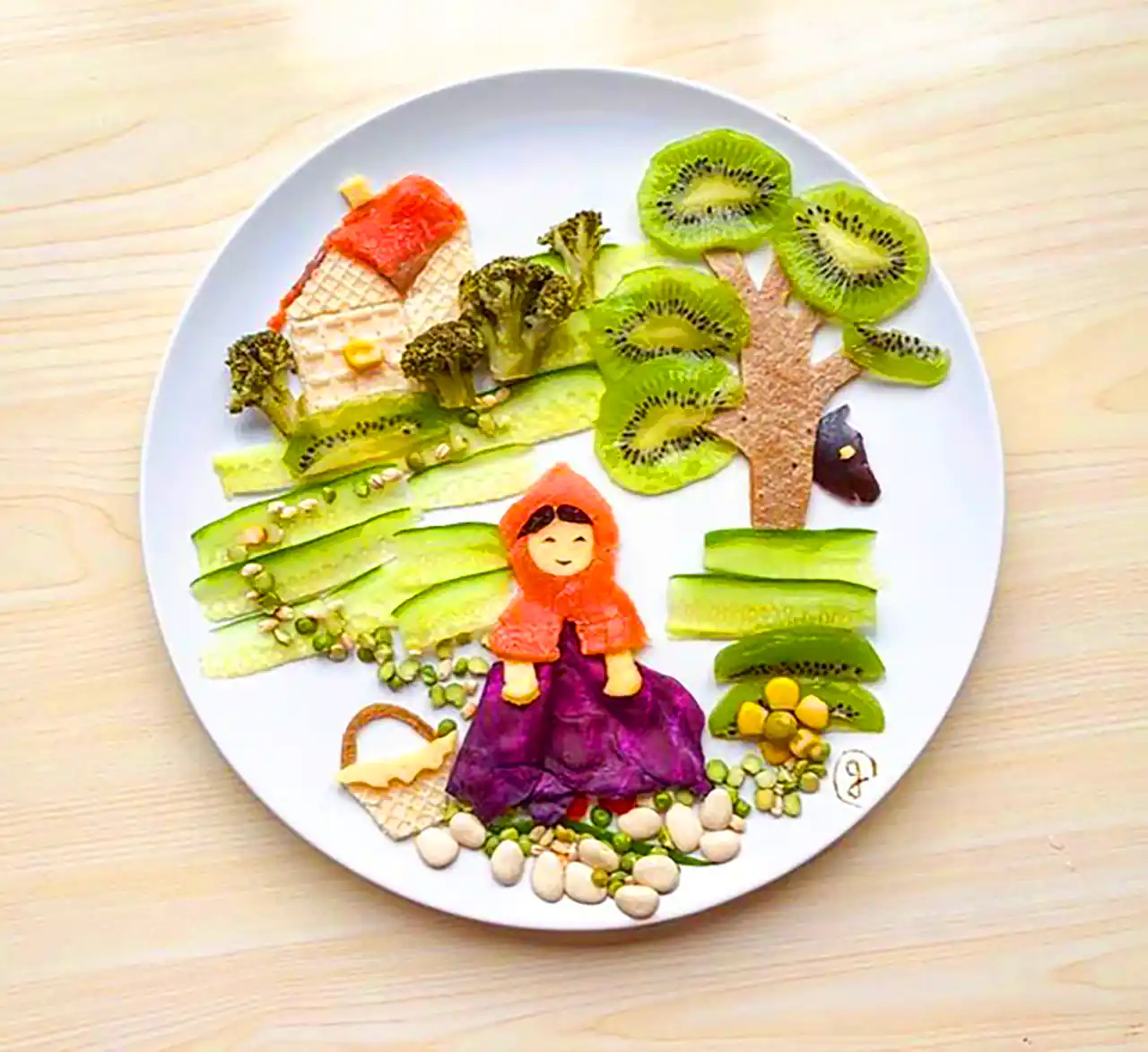 دورچین غذا با میوه ها 