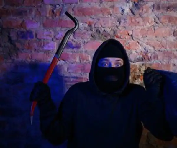 تعبیر خواب دزد در تاریکی + برای زن متاهل و باردار و دختر مجرد و از دید مولف