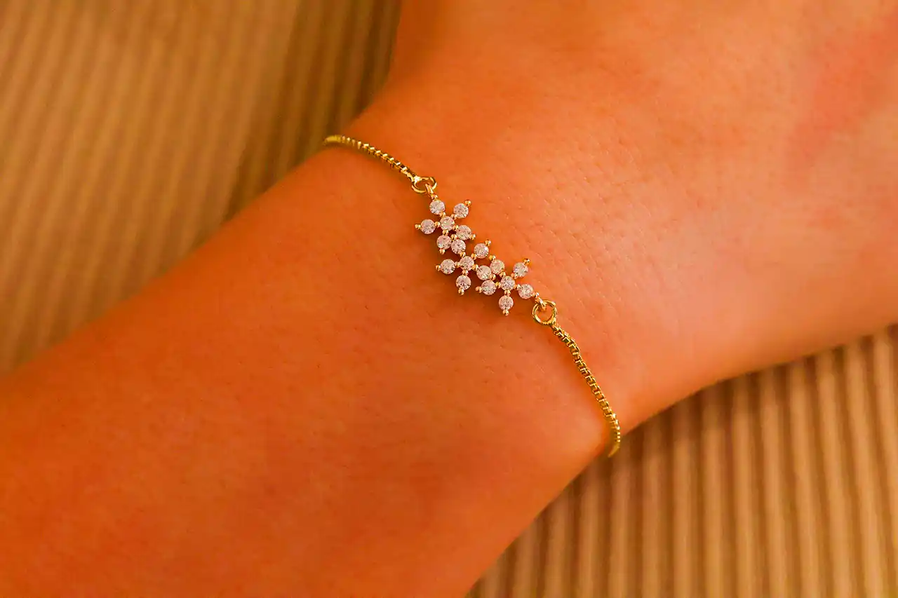 دستبند ظریف و شیک دخترانه  