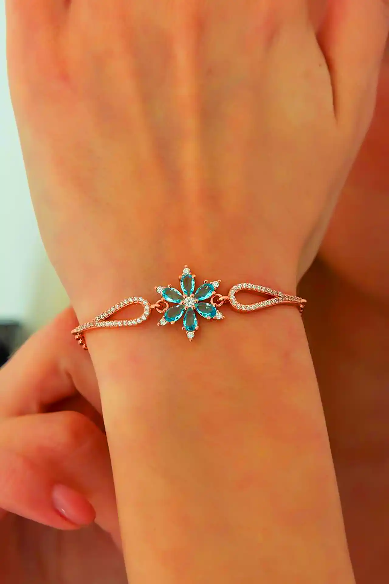 دستبند ظریف و شیک دخترانه  