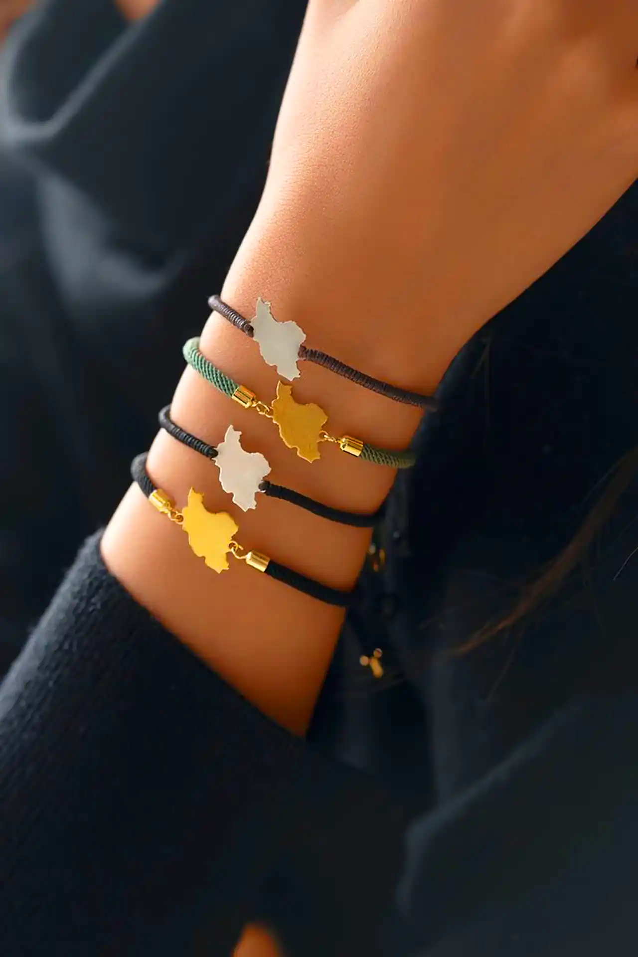 دستبند ظریف و شیک دخترانه  