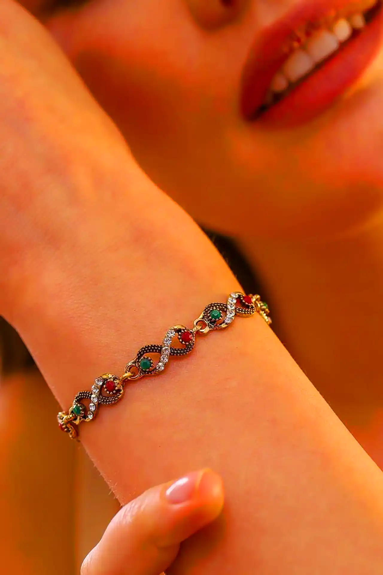 دستبند ظریف و شیک دخترانه  