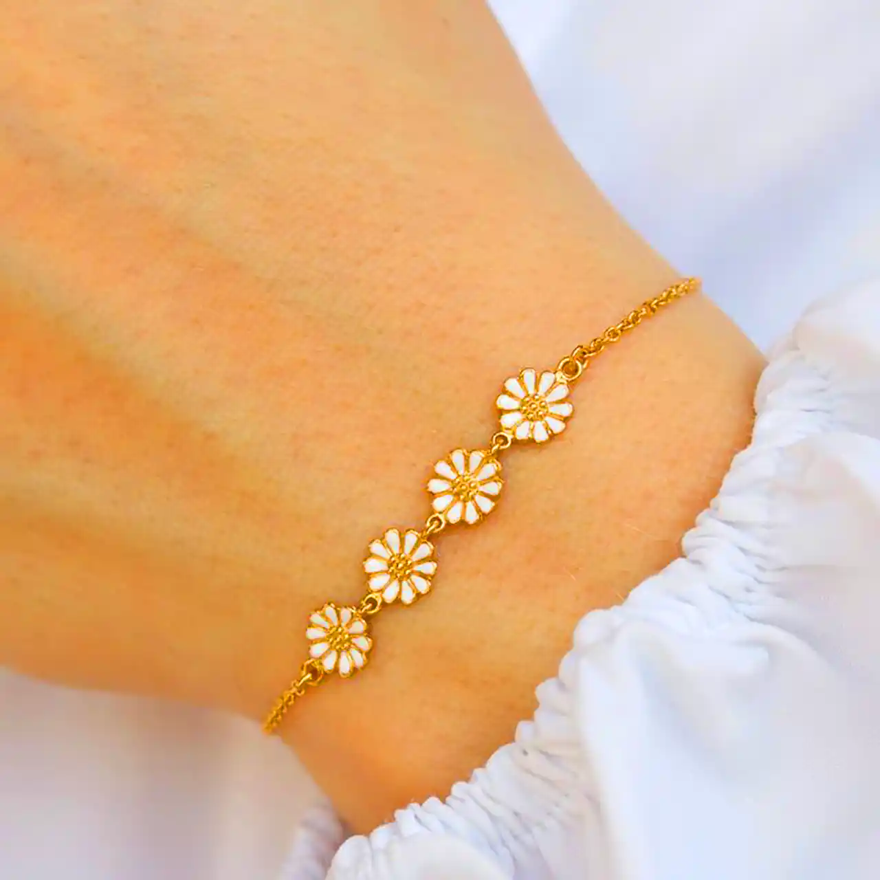 دستبند ظریف و شیک دخترانه  