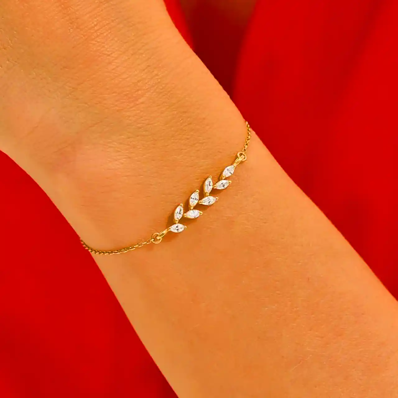 دستبند ظریف و شیک دخترانه  