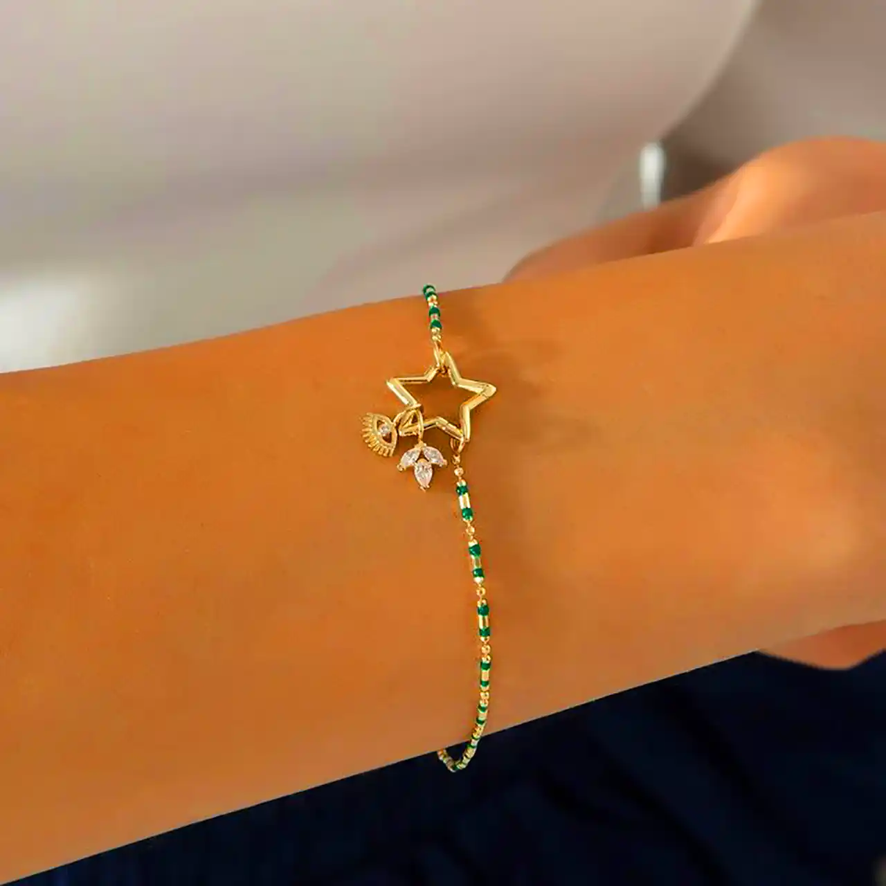 دستبند ظریف و شیک دخترانه  