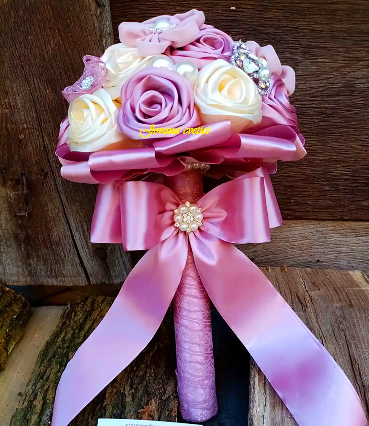 دسته گل عروس صورتی