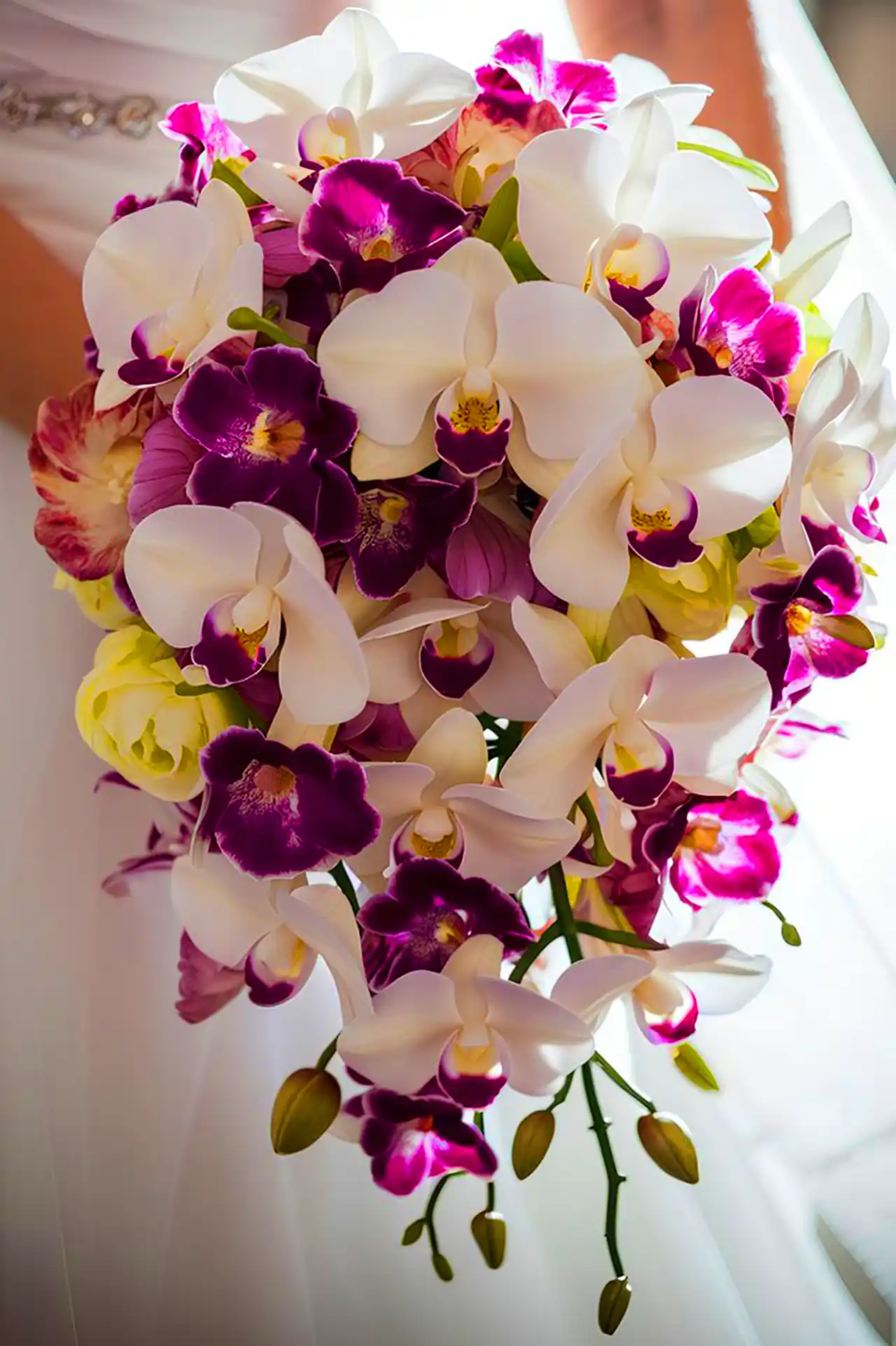 دسته گل ارکیده بای عروس
