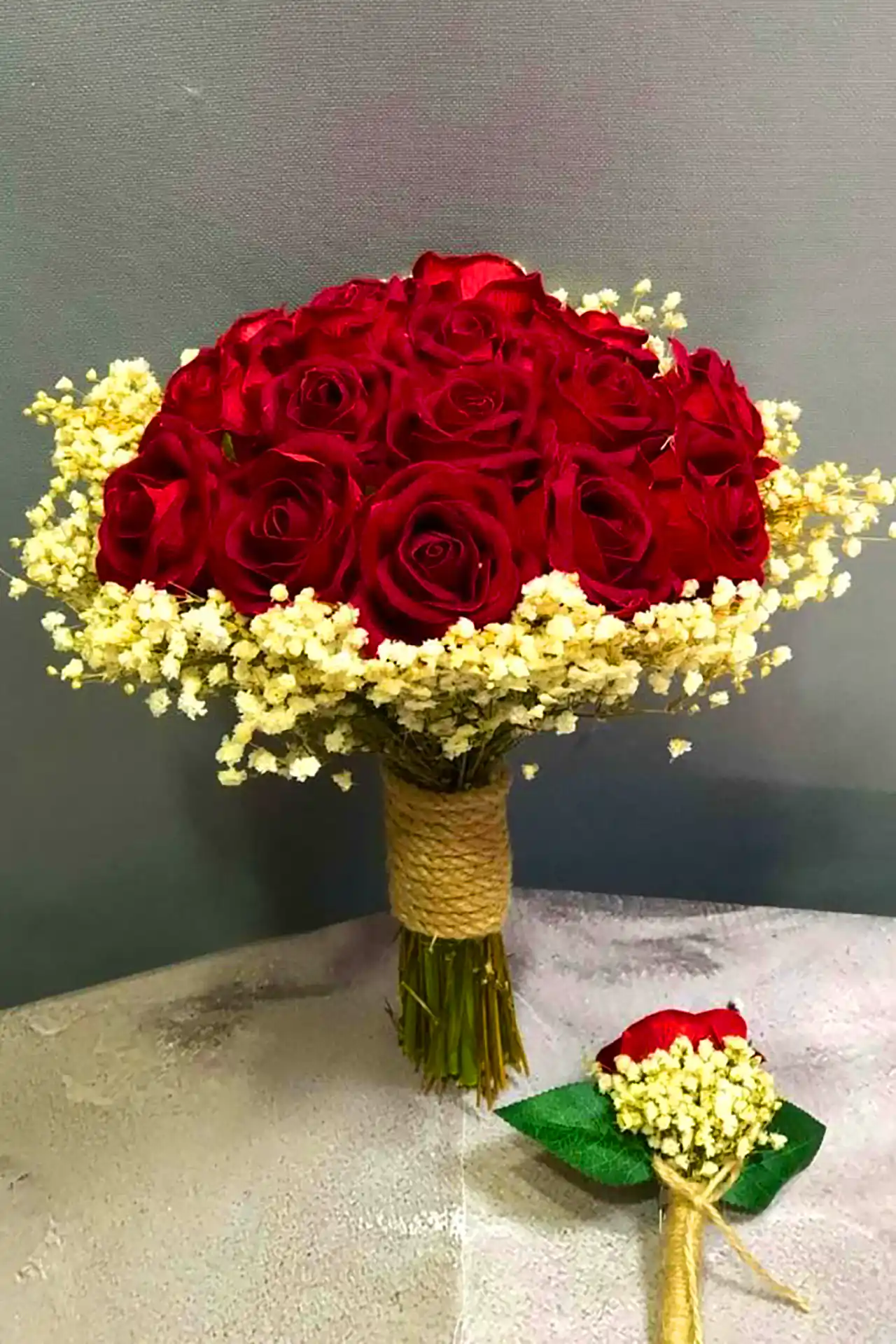 دسته گل رزقرمز برای عروس