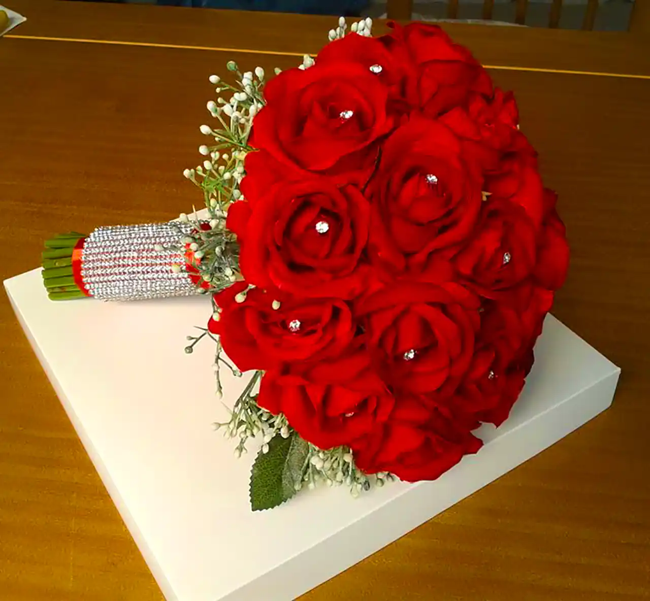 دسته گل رزقرمز برای عروس