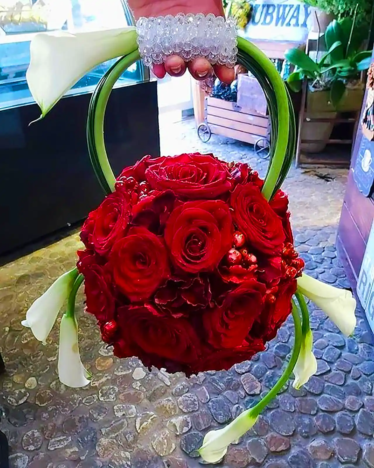 دسته گل رزقرمز برای عروس