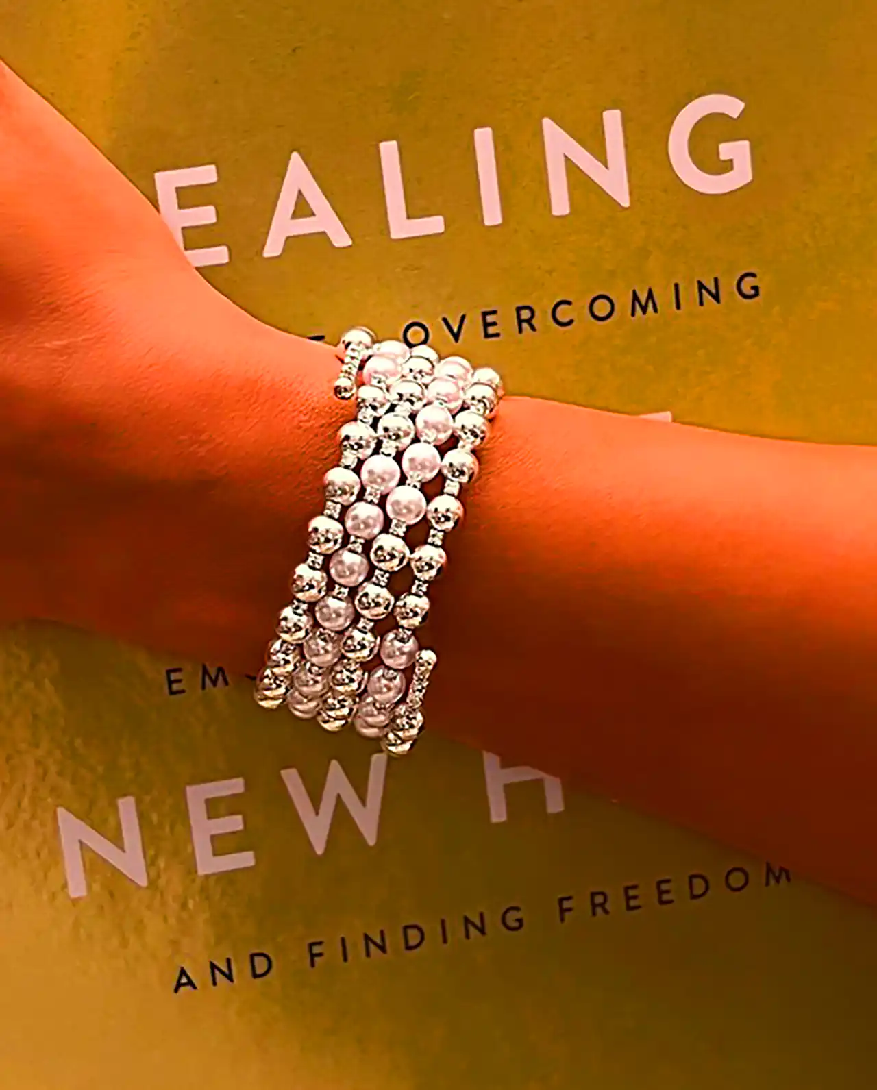 دستبند مرواریدی دخترانه