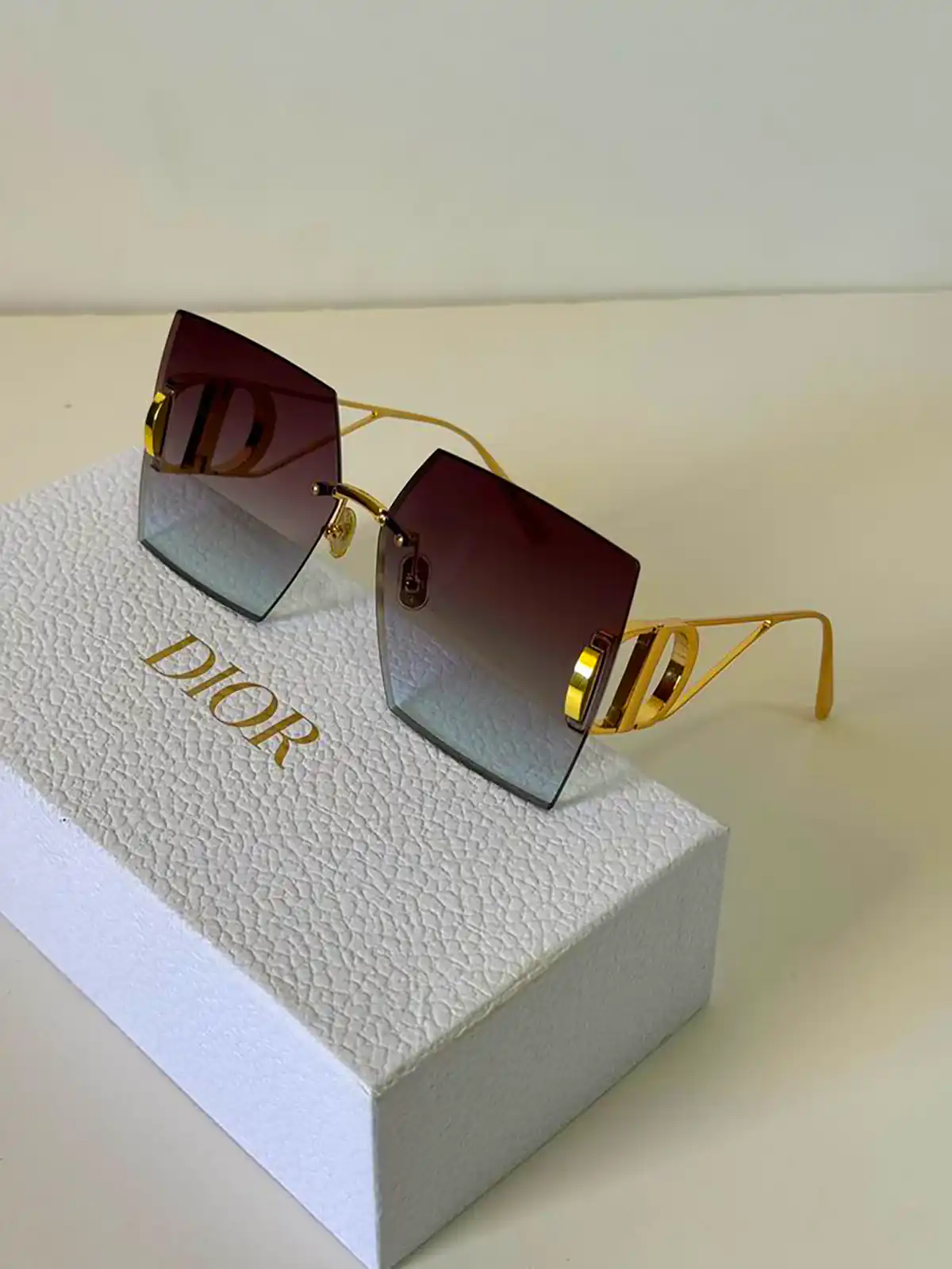 عینک لوکس و زیبا