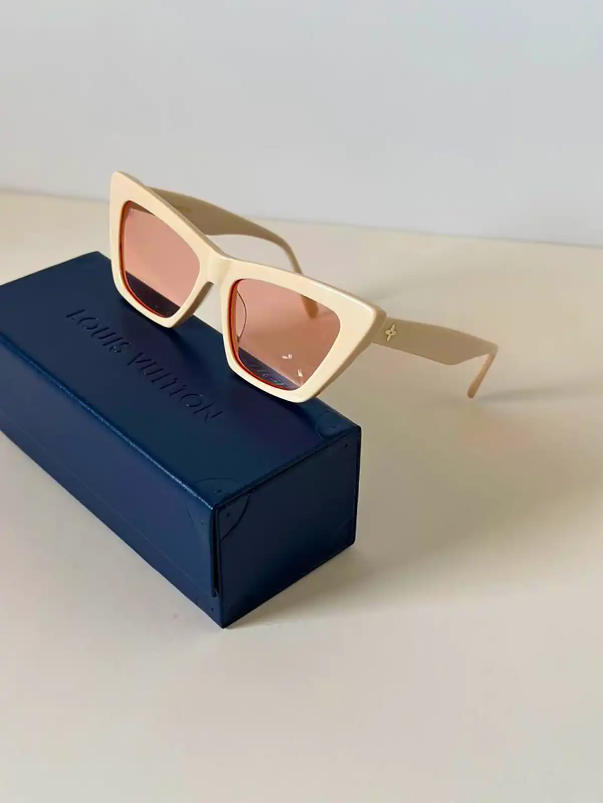 عینک لوکس و زیبا