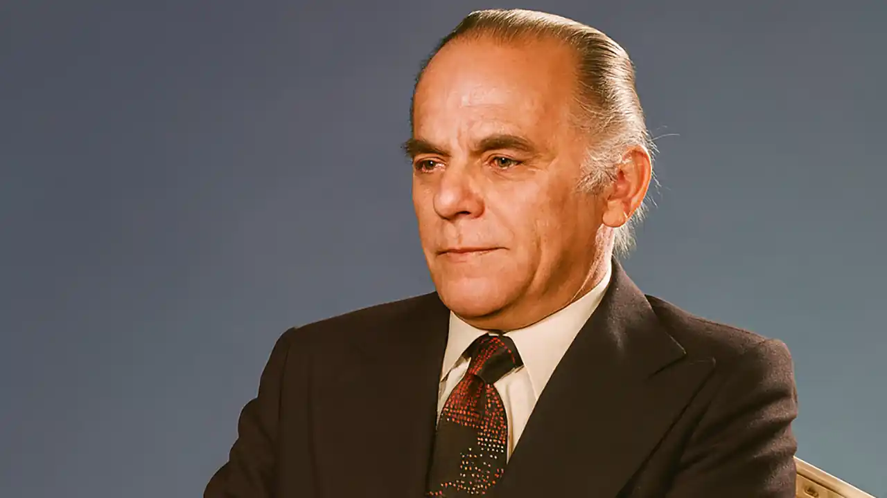 بیوگرافی کامل فریدون مشیری, زندگینامه فریدون مشیری , خلاصه زندگینامه فریدون مشیری , علت مرگ فریدون مشیری , اثار مهم فریدون مشیری , عکس از فریدون مشیری , زندگی نامه فریدون مشیری pdf , اقبال اخوان همسر فریدون مشیری , عکس جوانی فریدون مشیری