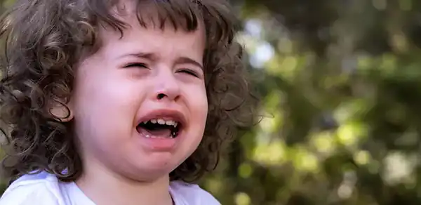 تعبیر خواب گریه فرزند دختر + برای زن متاهل و باردار و دختر مجرد و از دید مولف