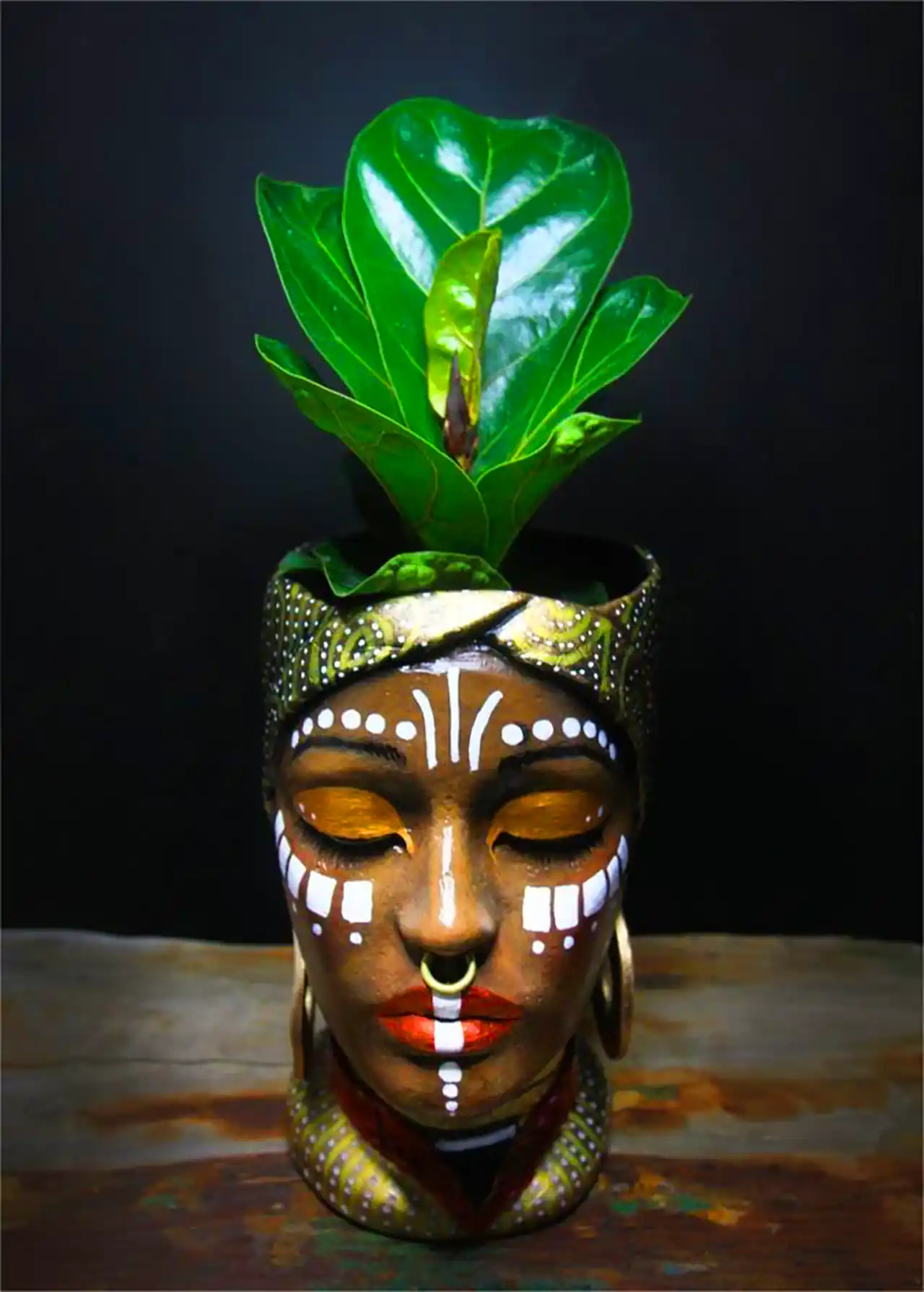 گلدان با طرح سر انسان