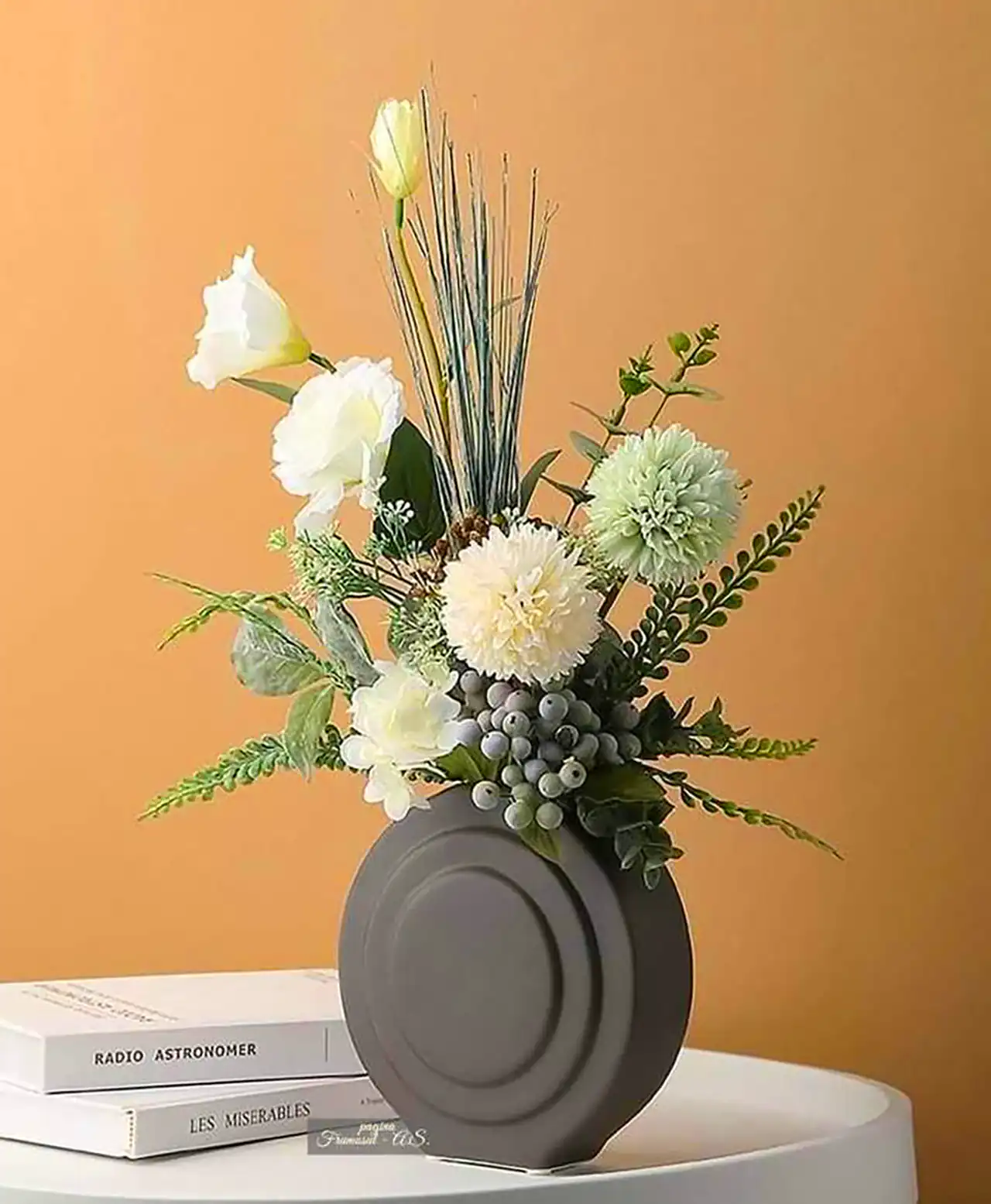 گلدان زیبا و مینیمال