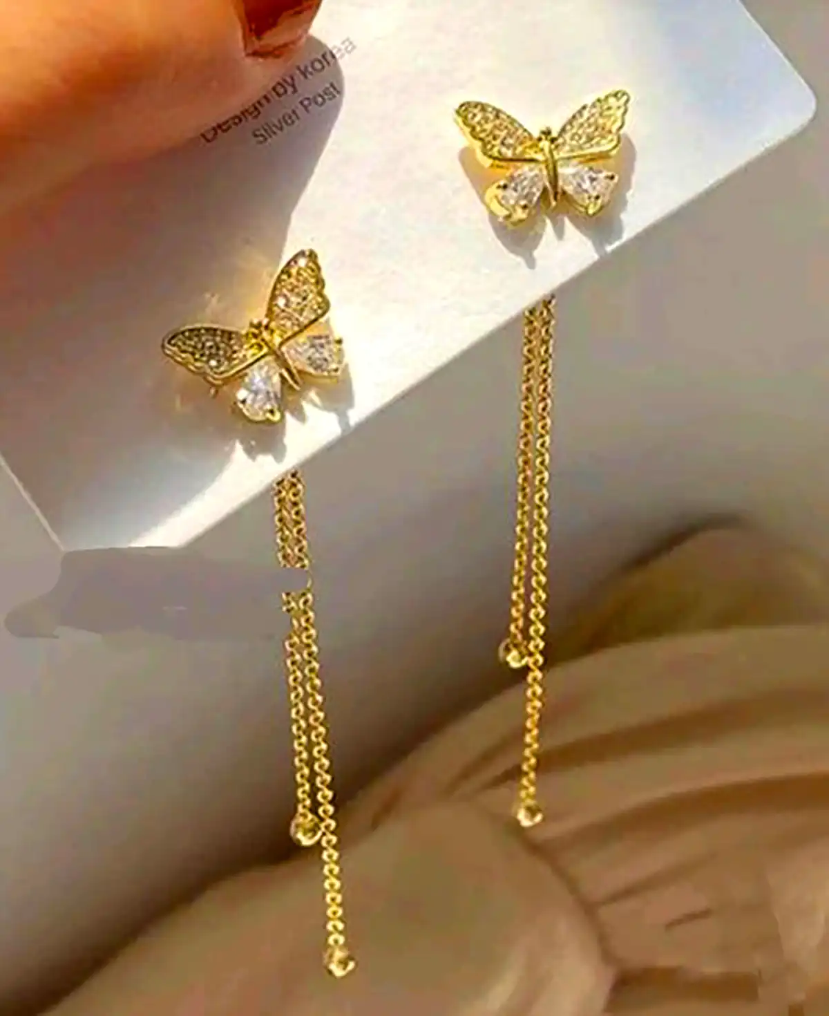 گوشواره آبشاری پروانه ای