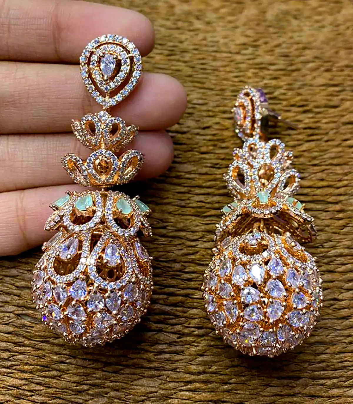 گوشواره اشکی نگین دار مجلسی 