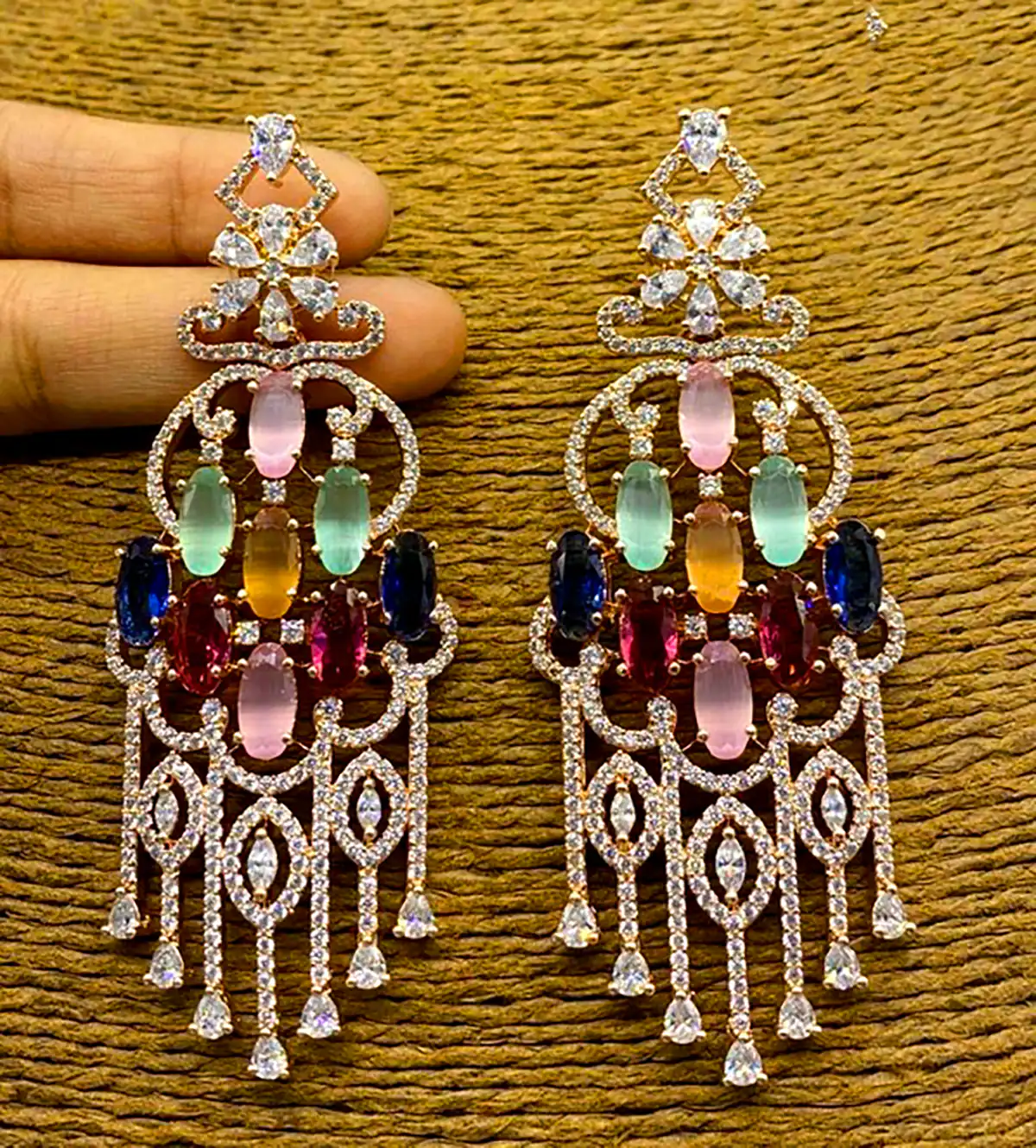 گوشواره اشکی نگین دار مجلسی 