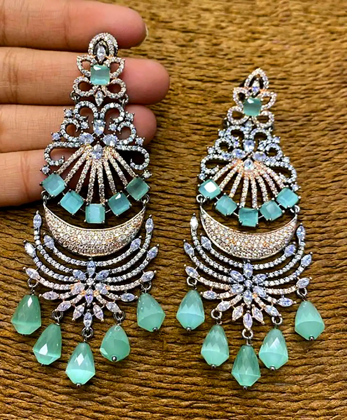 گوشواره اشکی نگین دار مجلسی 