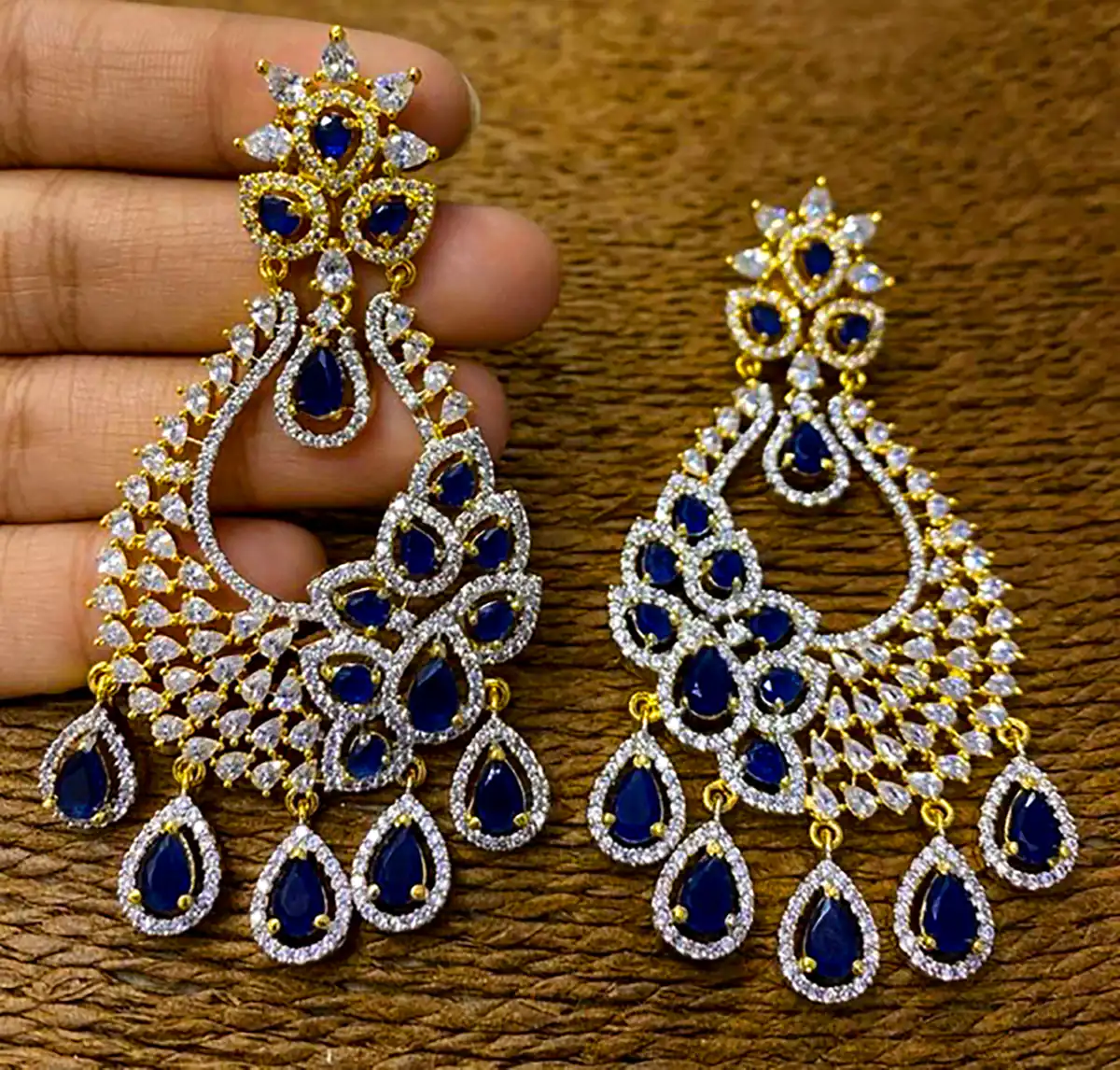 گوشواره اشکی نگین دار مجلسی 