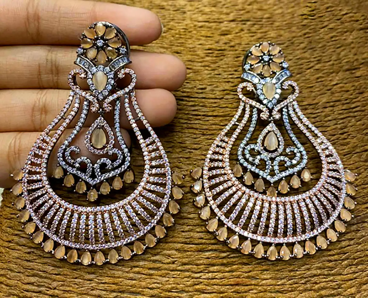 گوشواره اشکی نگین دار مجلسی 