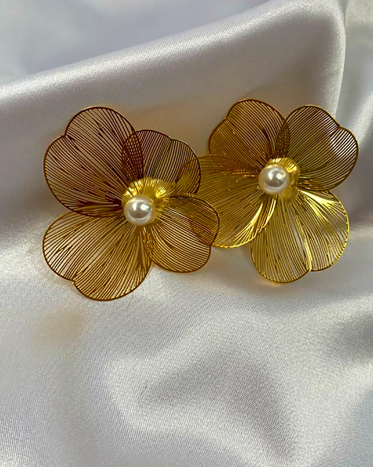 گوشواره حجمی گلبرگ 