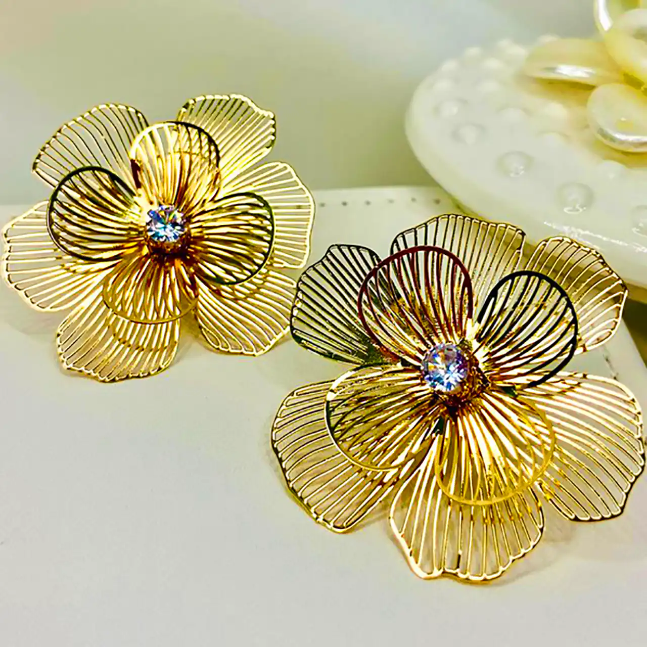 گوشواره حجمی گلبرگ 