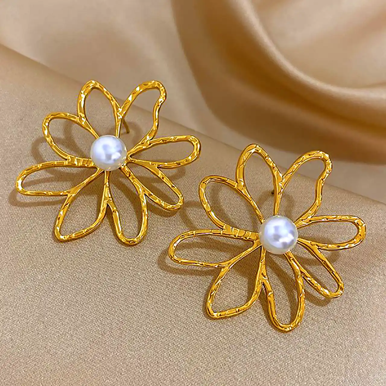 گوشواره حجمی گلبرگ 