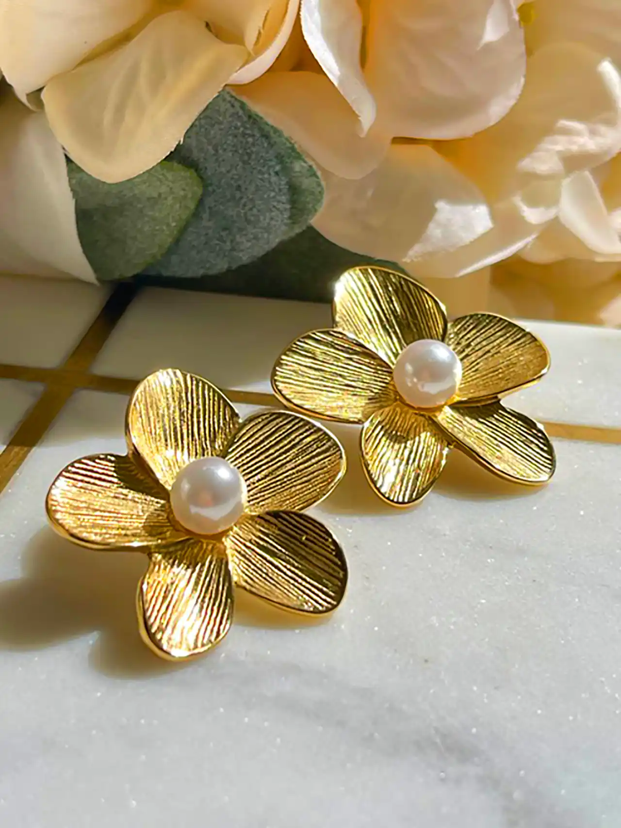 گوشواره حجمی گلبرگ 