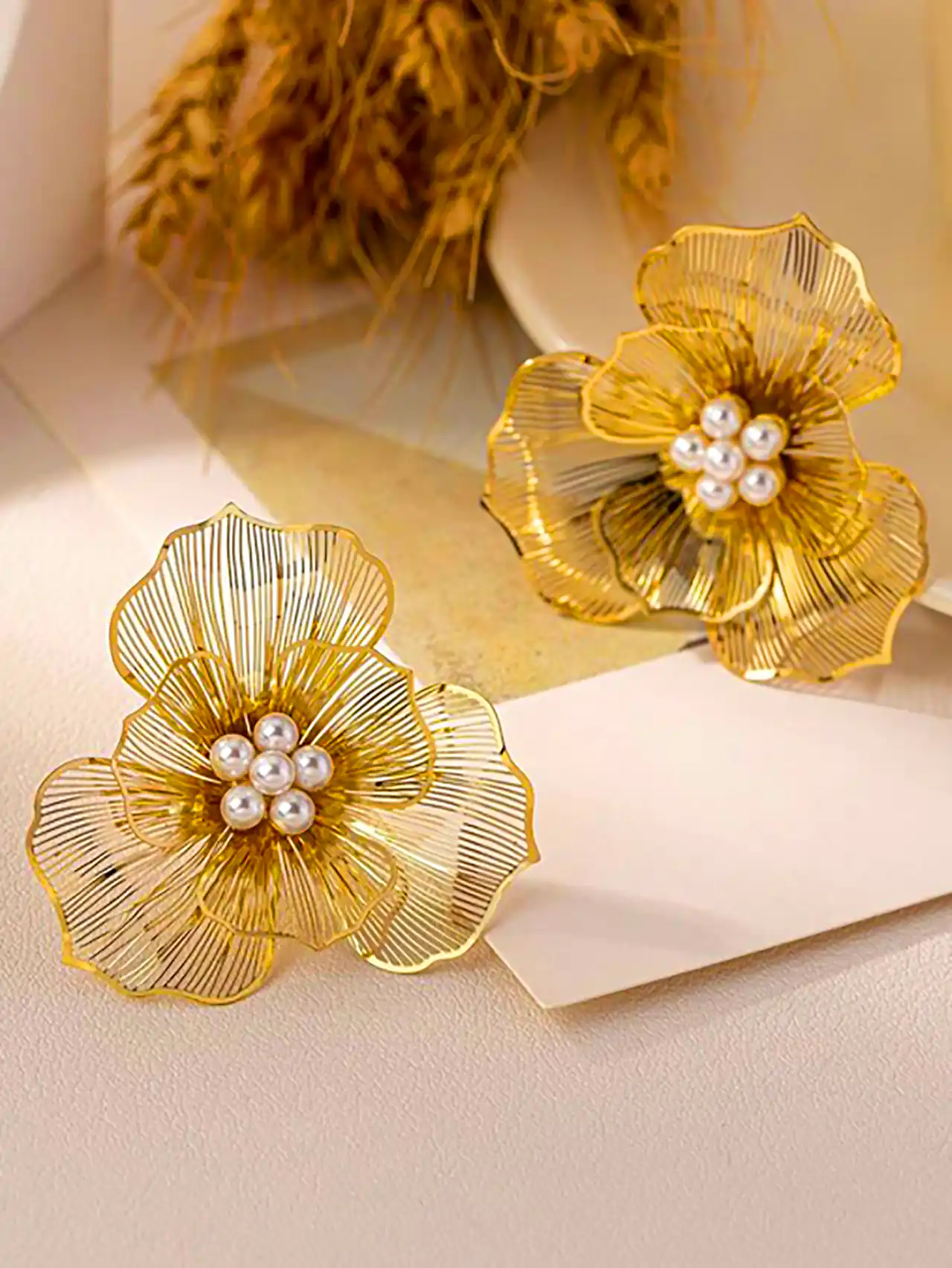 گوشواره حجمی گلبرگ 