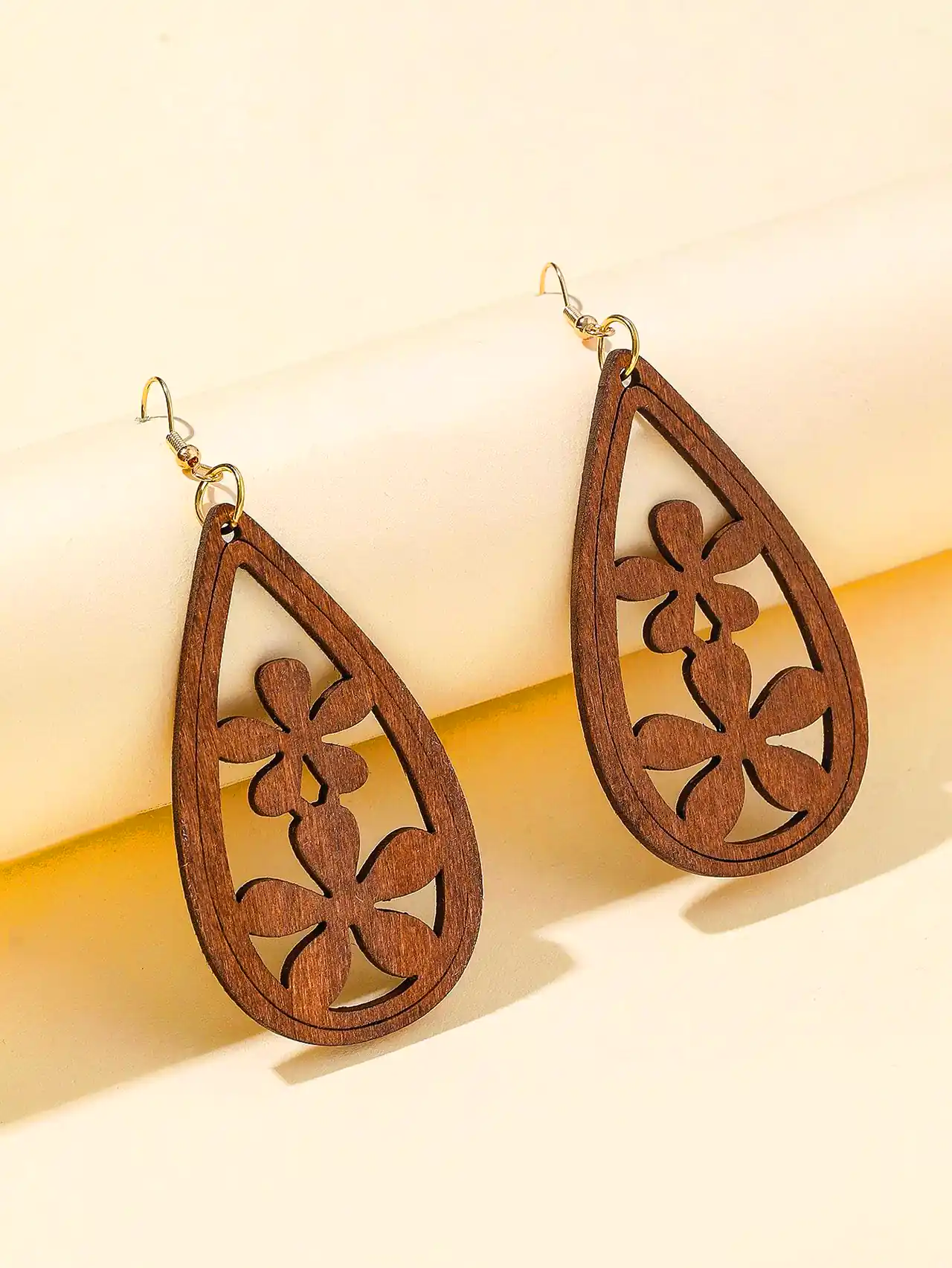 گوشواره مینیمال چوبی