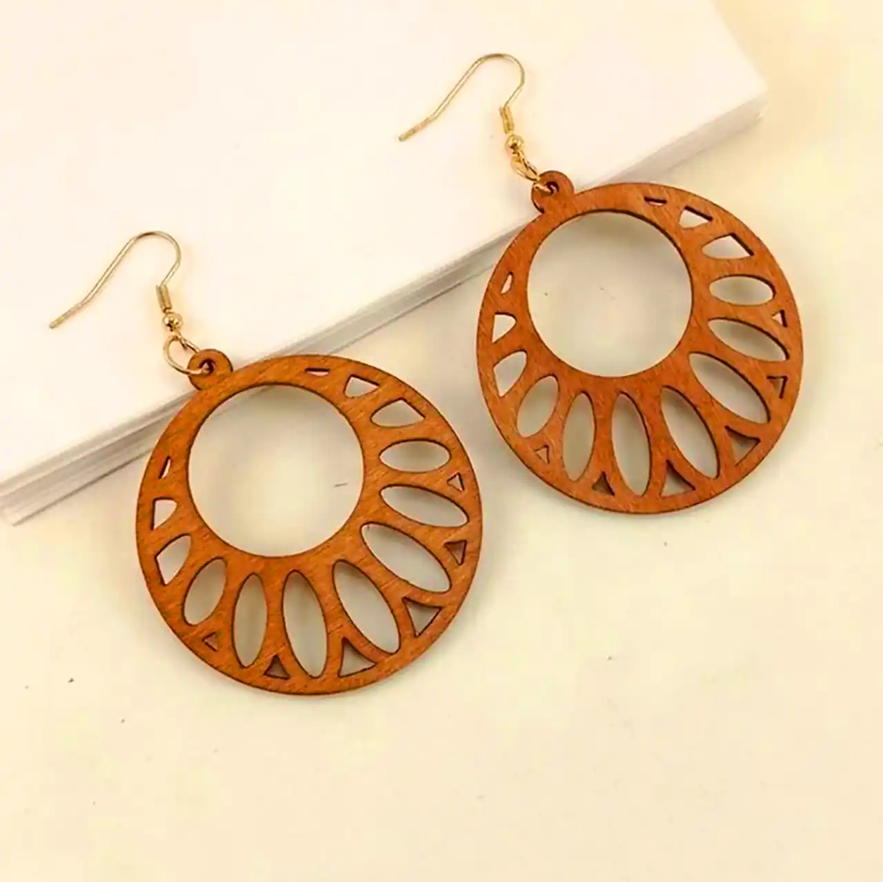 گوشواره مینیمال چوبی