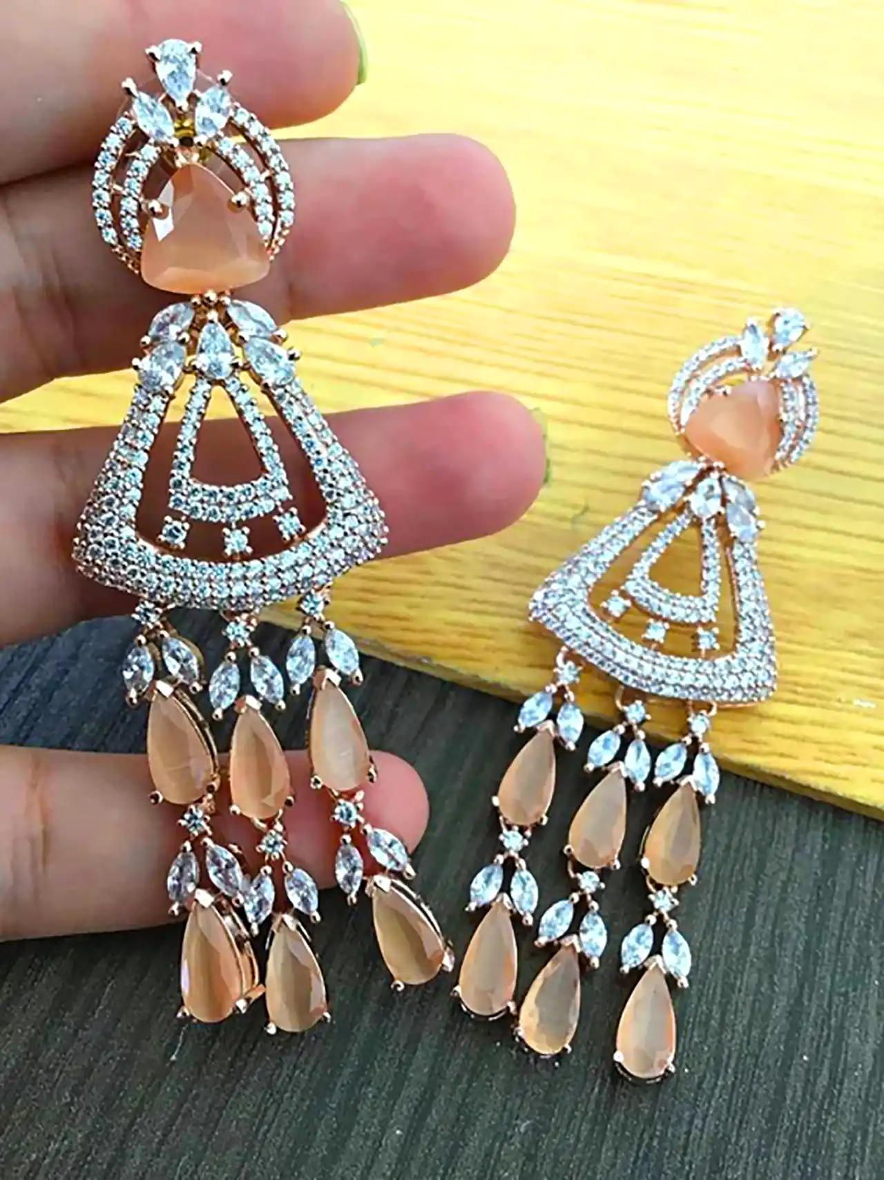 گوشواره جواهرنشان خاص 