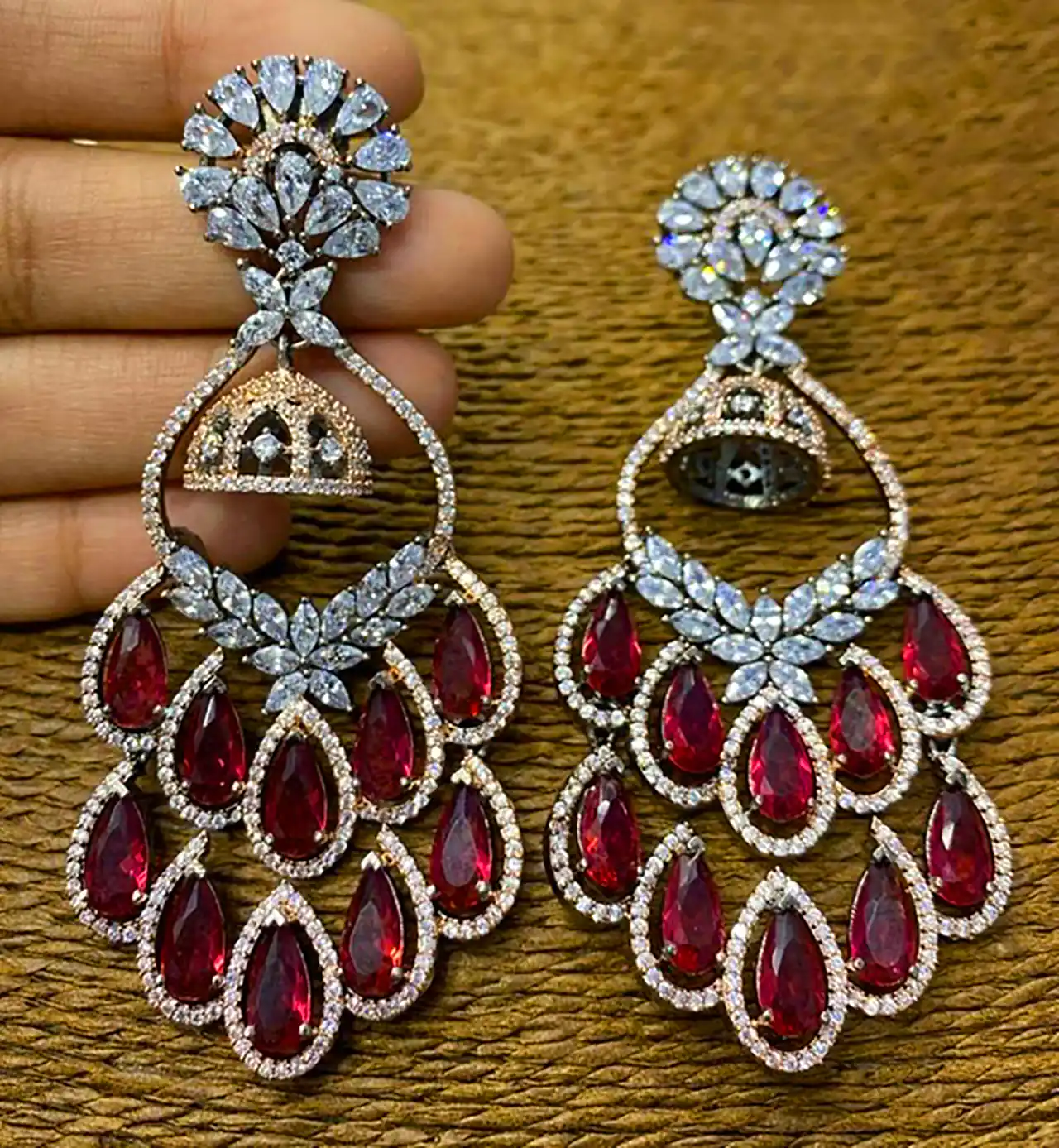 گوشواره جواهرنشان خاص 