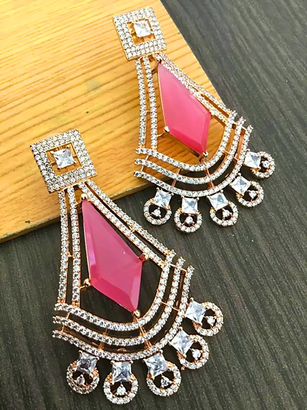 گوشواره جواهرنشان خاص 