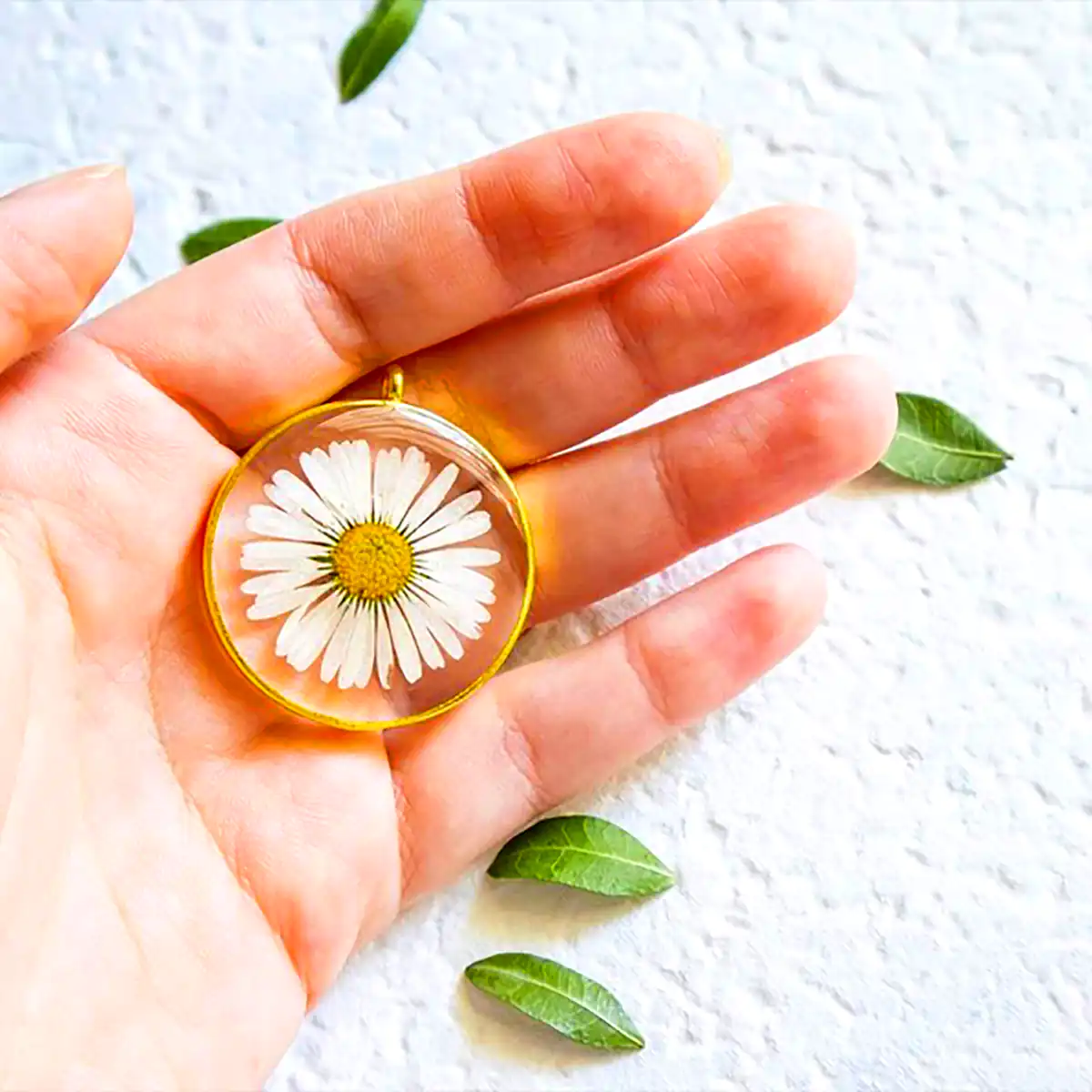 گردنبند رزینی گل بابونه