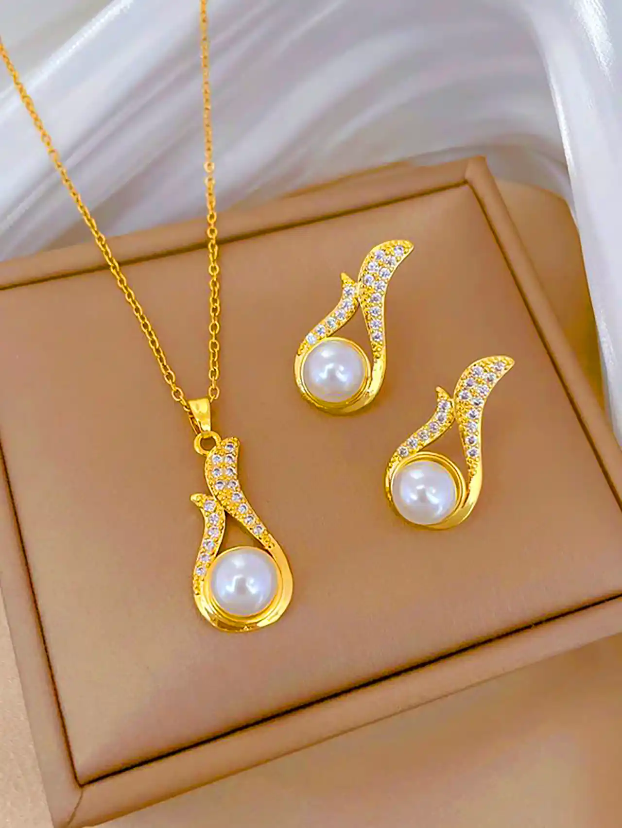 گردنبند ظریف و زیبا طلا