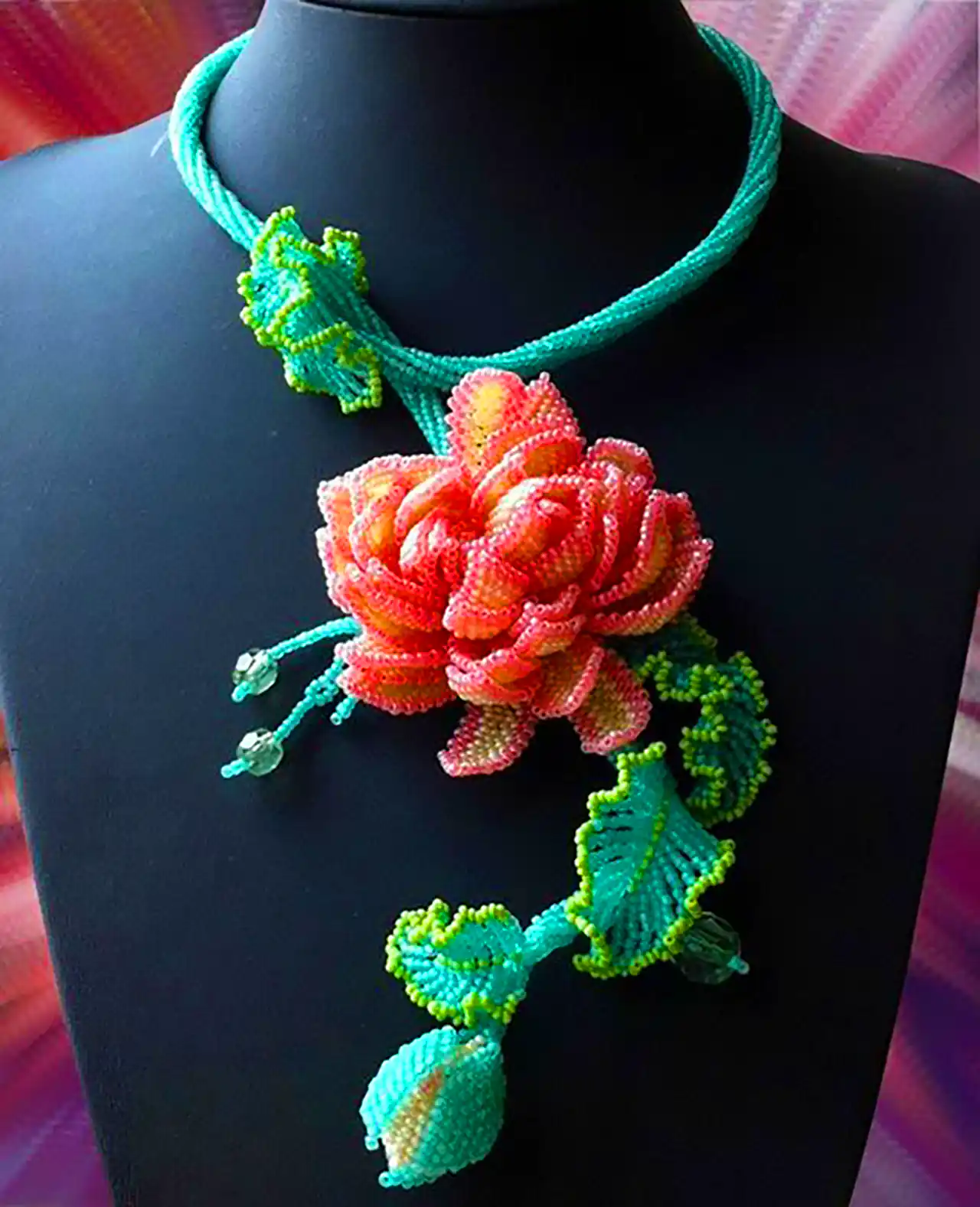 گردنبند منجوق دوزی رومانتویی