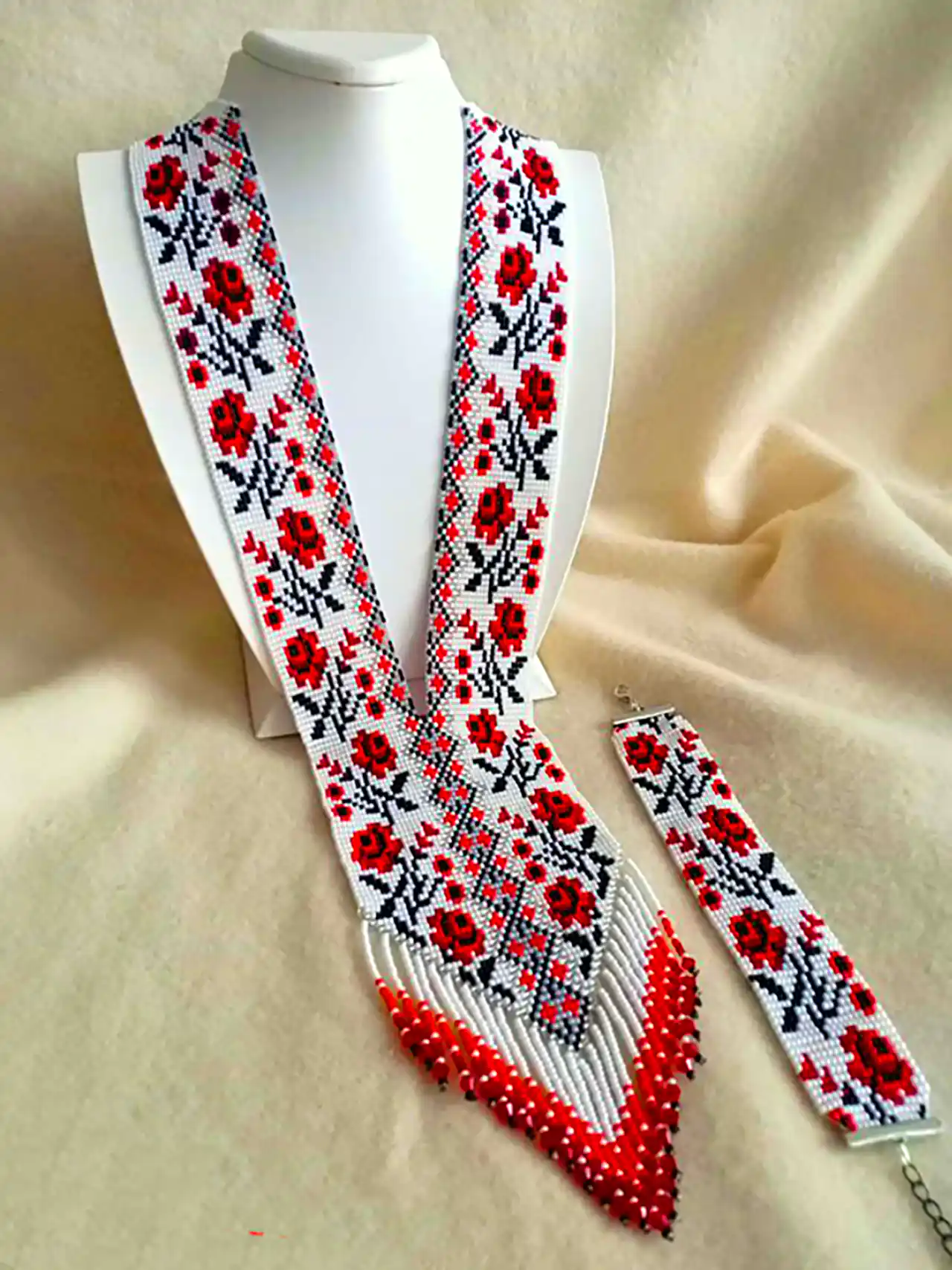 گردنبند منجوق دوزی رومانتویی